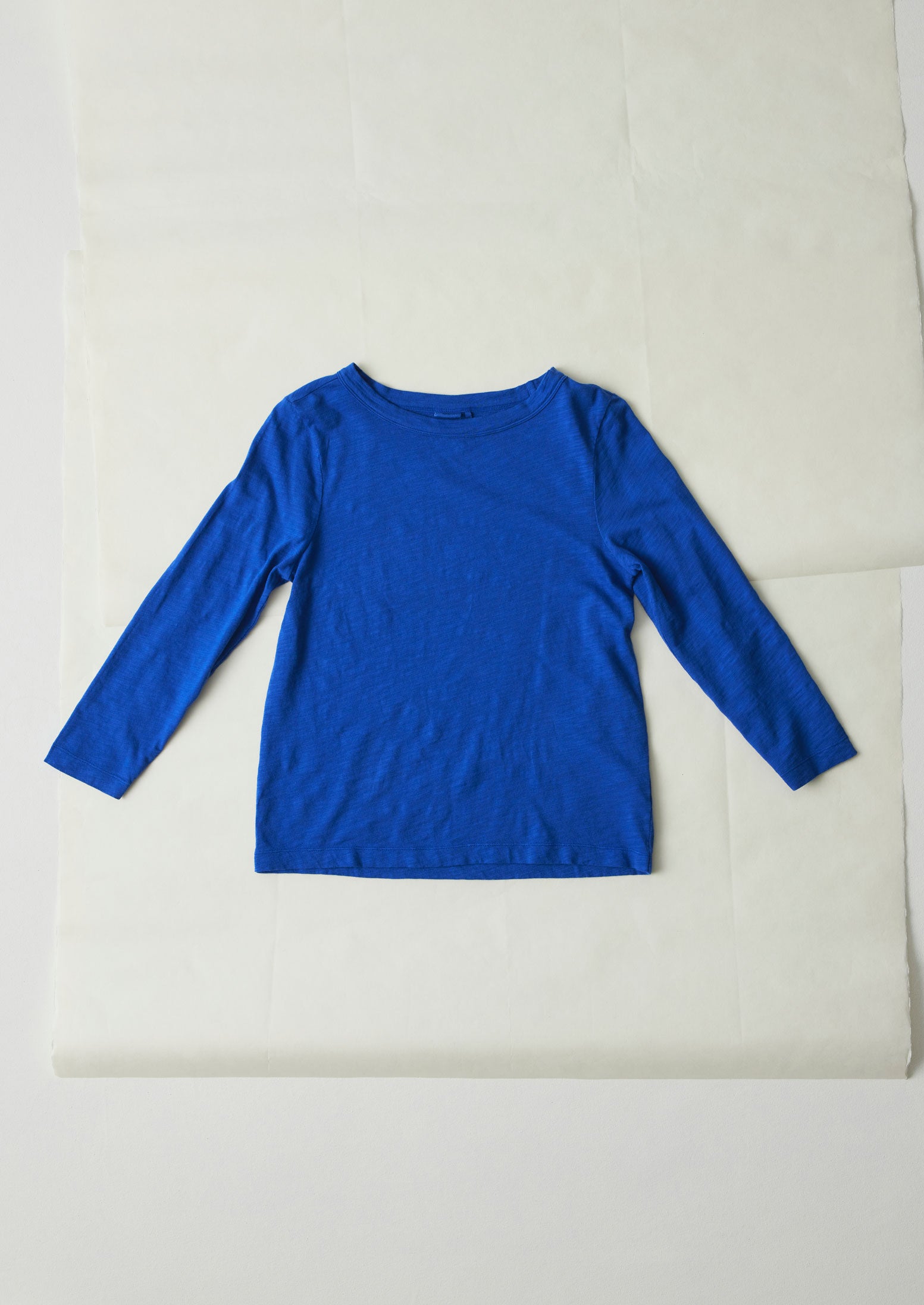 Lia Smalt Boat Neck Tee – Soft Garment-Dyed Cotton